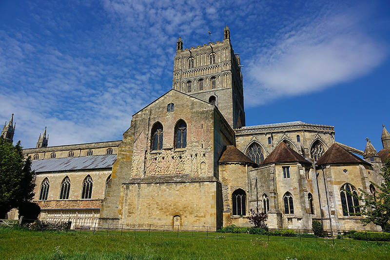 große, prunkvolle Kathedrale in Tewkesbury, England