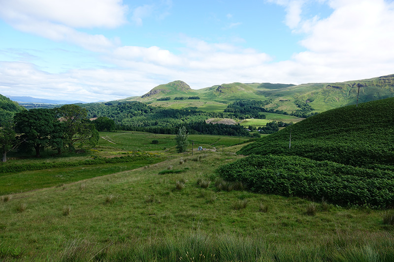 Der West-Highland-Way führt durch offene und schöne Landflächen.