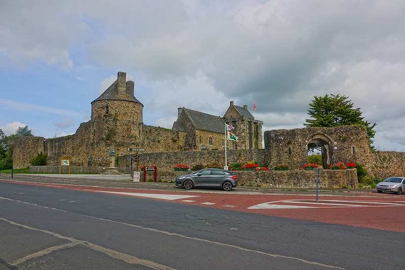 Die Ruinen der historischen Burganlage sind der ganze Stolz der Stadt