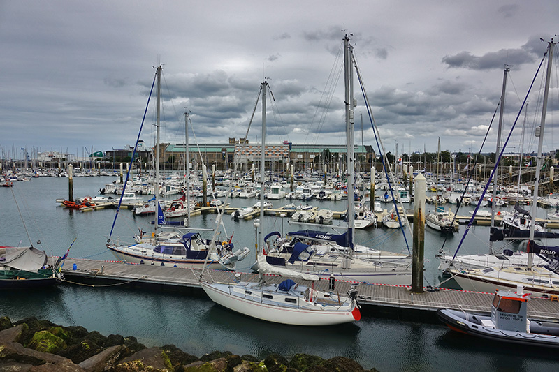 Segelschiffe im Yachthafen von Cherbourg