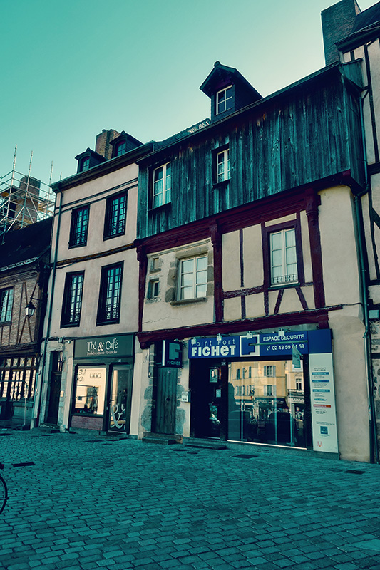 Einkaufsmeile einer Französischen Kleinstadt