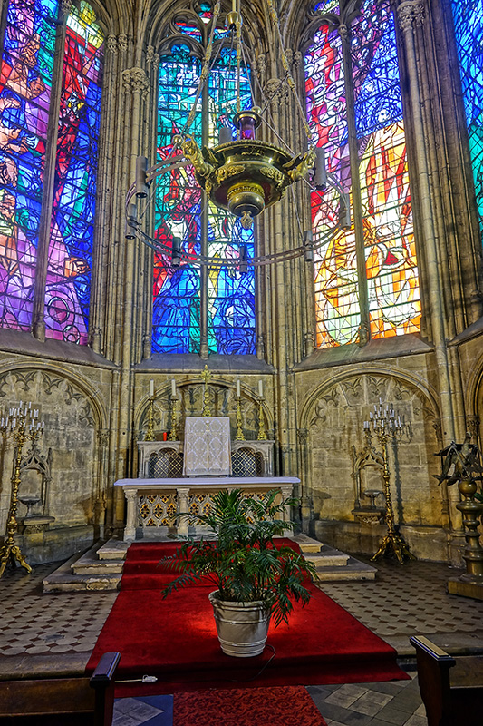 Weihrauchschwenker in der Kathedrale von Metz