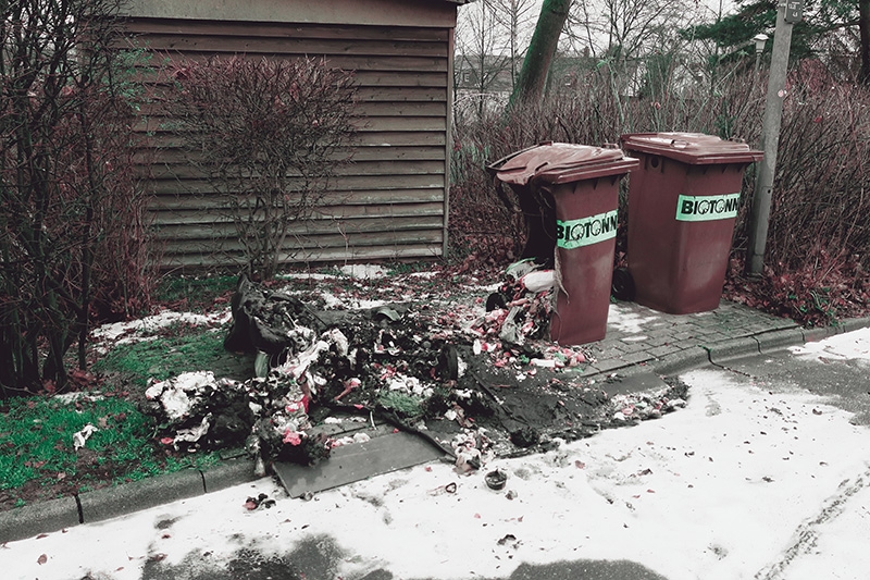 Verbrannte Mülltonne nach Silvester