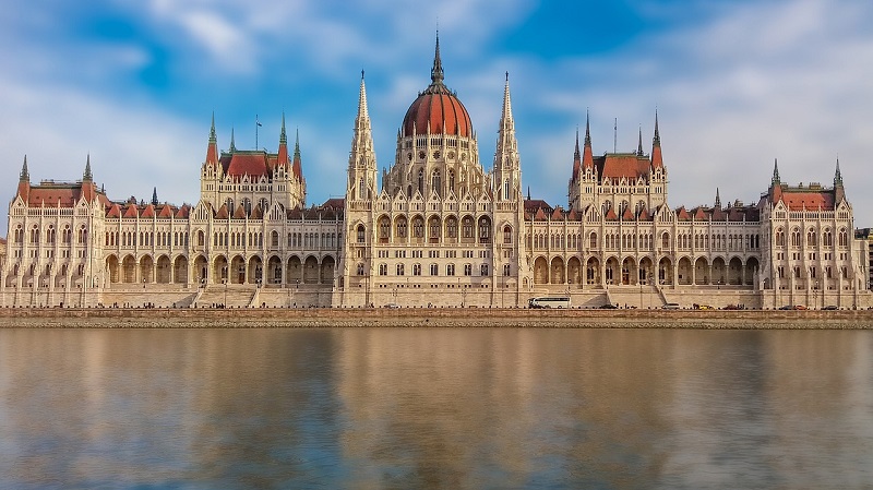 Blick auf das ungarische parlament in Budapest