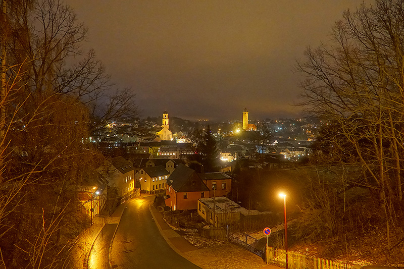 Kleinstadt im Vogtland bei Nacht